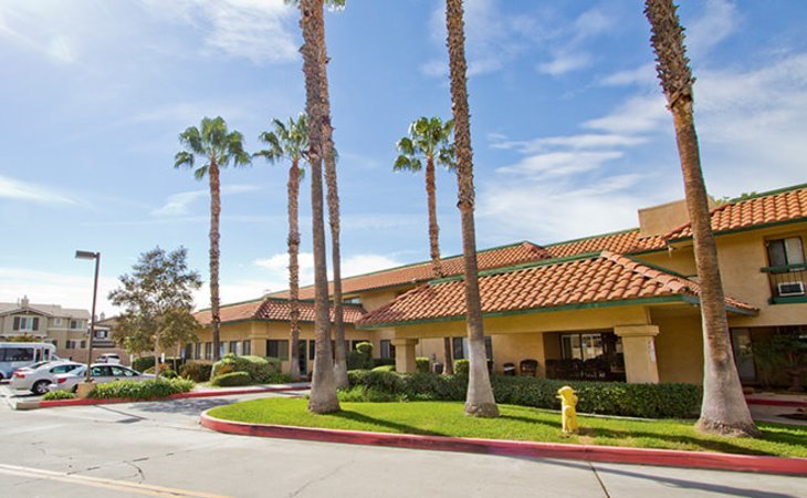 vista-blue-assisted-living-memory-care-92313