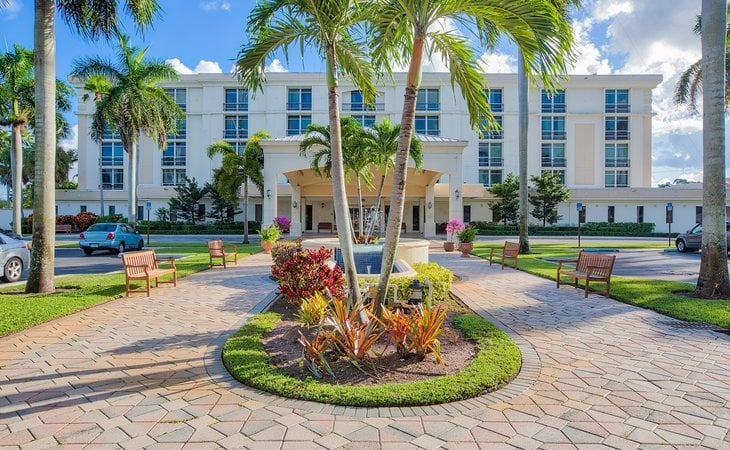 the-peninsula-assisted-living-memory-care-33023
