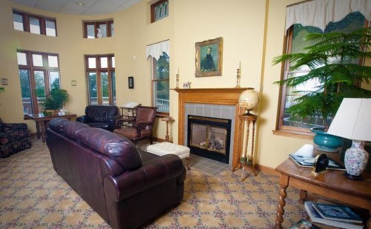the-atrium-at-oak-crest-residence-60123