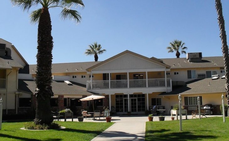 stacie-s-chalet-modesto-95350