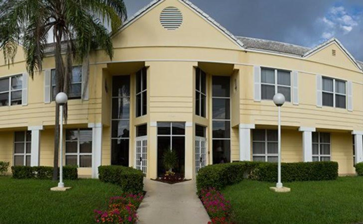 courtyard-plaza-33169