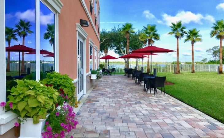 heritage-waterside-luxury-senior-living-32118