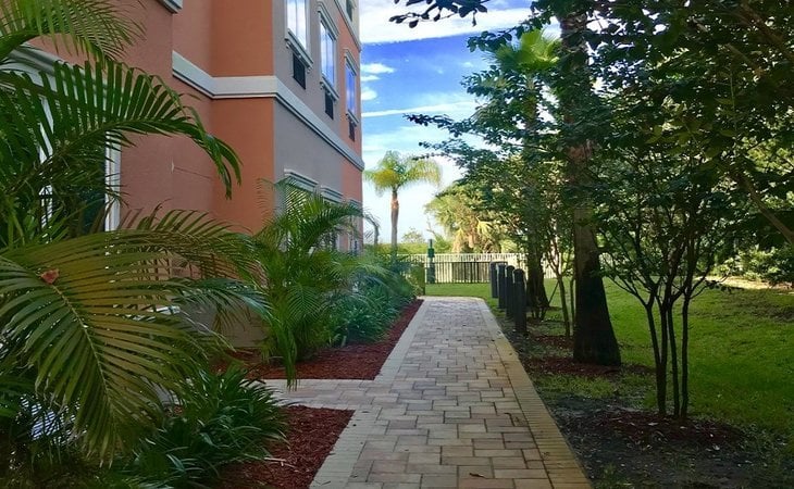 heritage-waterside-luxury-senior-living-32118-1366680_6