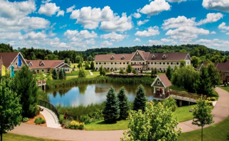 the-lodge-advanced-memory-care-at-river-falls-comforts-of-home-54022