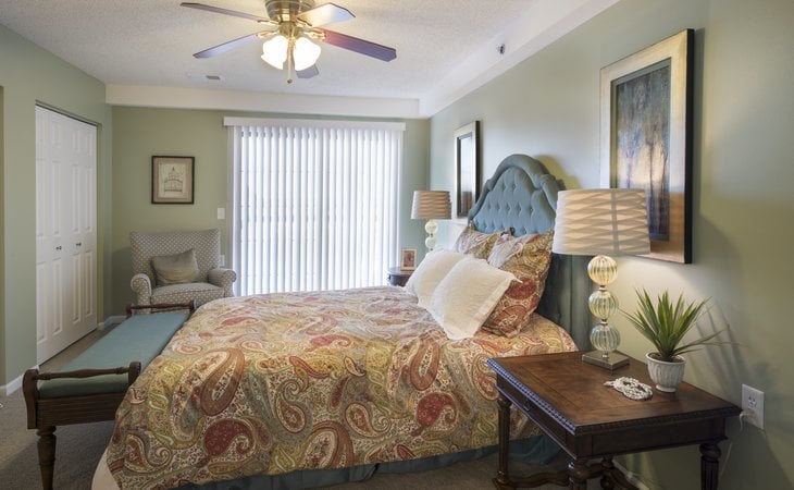 foxwood-springs-64083
