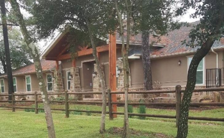 village-green-alzheimer-s-care-home-spring-77379-1369045_3
