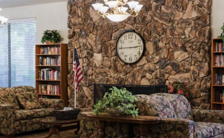country-club-manor-95608-1369136_2