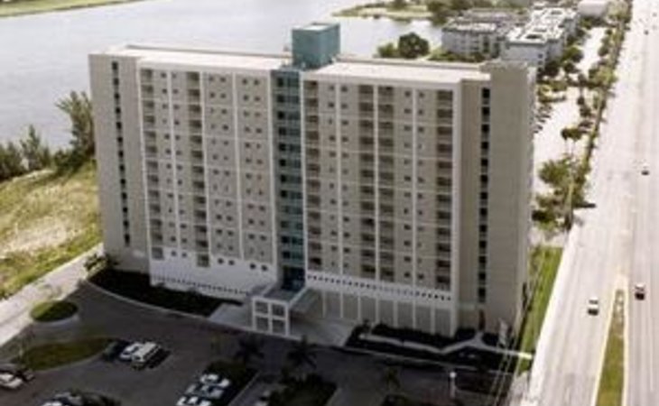 residential-plaza-at-blue-lagoon-33126