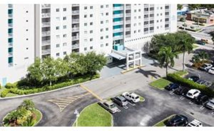 residential-plaza-at-blue-lagoon-33126-1369548_2