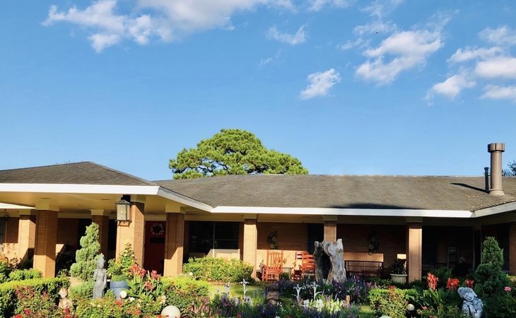 serenity-assisted-care-living-77701