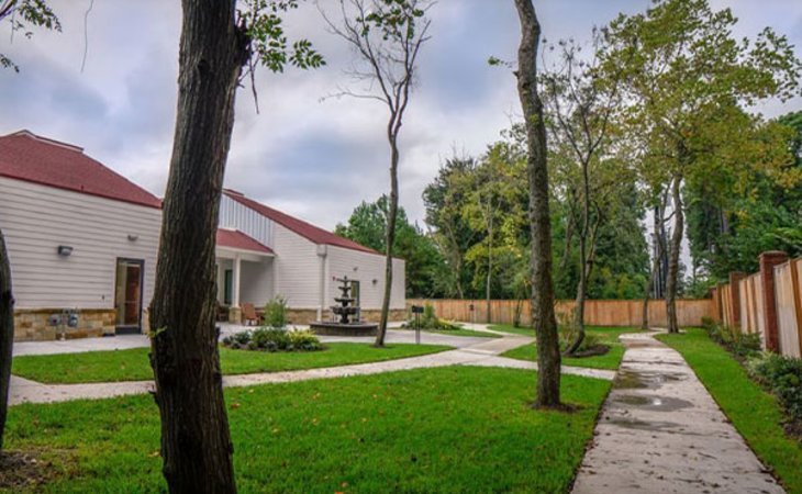 village-green-assisted-living-memory-care-cypress-2-77429-1411632_2