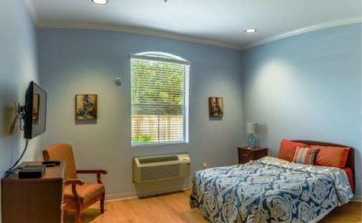 village-green-assisted-living-memory-care-cypress-2-77429-1411632_4