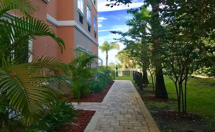 heritage-waterside-luxury-senior-living-32118-1433337_6