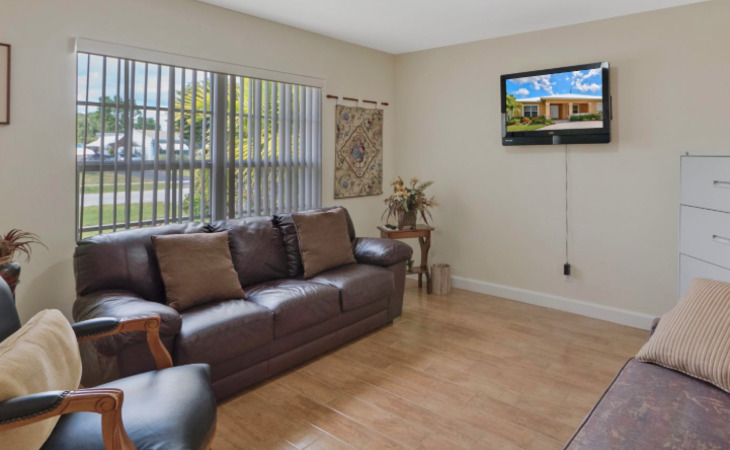 home-suite-home-33410-1433906_2