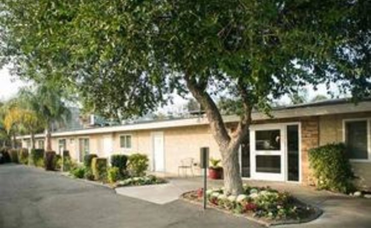 palm-terrace-care-center-92505