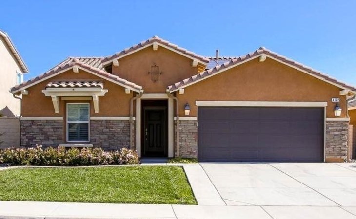 hillside-senior-living-92530