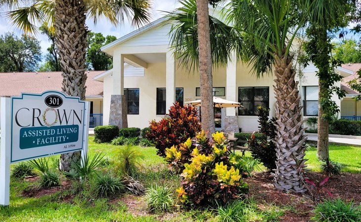 crown-assisted-living-32168