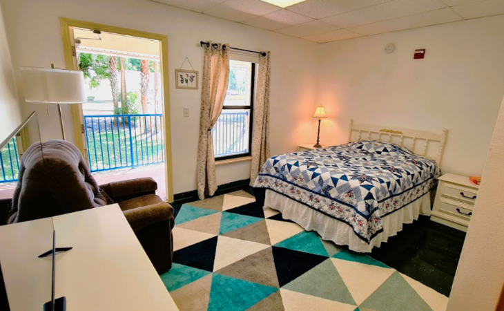 crown-assisted-living-32168-1448958_2