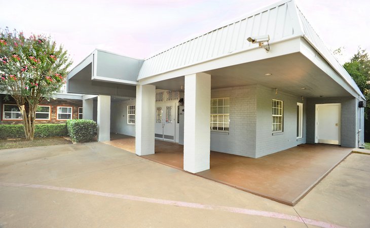 exbury-garden-assisted-living-community-75020