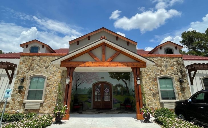 village-green-assisted-living-memory-care-cypress-2-77429