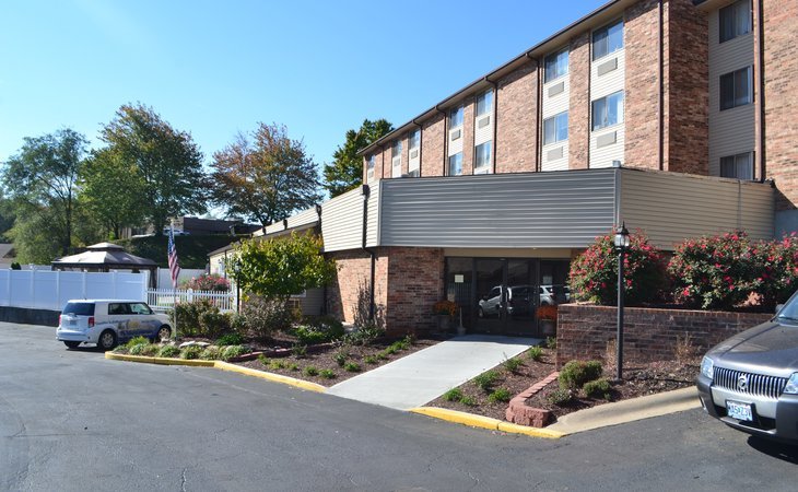 kendallwood-senior-living-64119