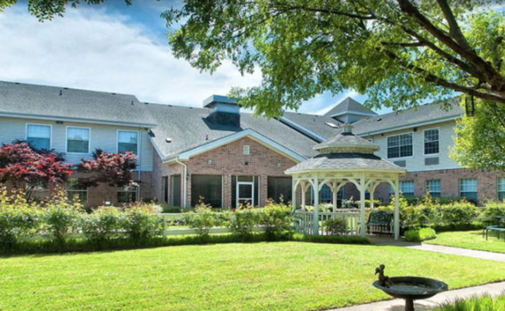 appletree-court-75080-1452111_2