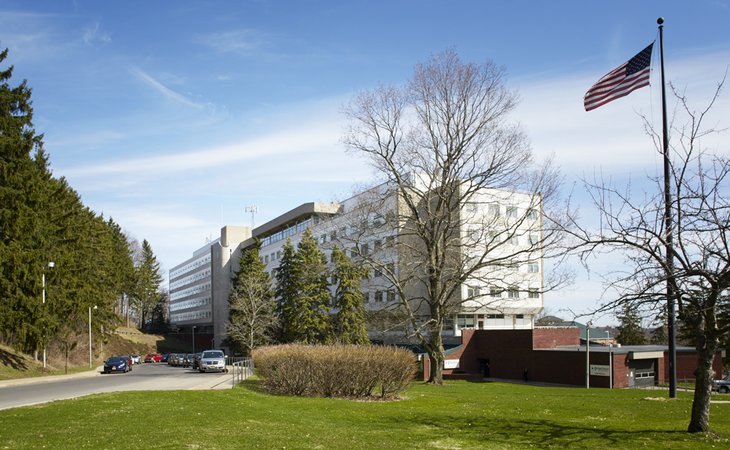 van-duyn-center-for-rehabilitation-and-nursing-13215-1594_7