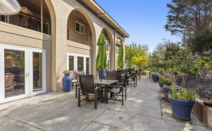 serra-highlands-senior-living-94015-20335_12