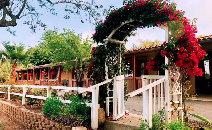 hilltop-country-estate-92026