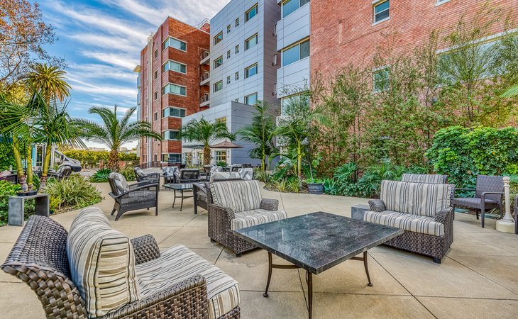 hollywood-hills-a-pacifica-senior-living-community-90028-23118_5