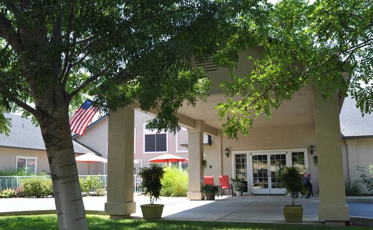 sierra-oaks-assisted-living-and-memory-care-96003