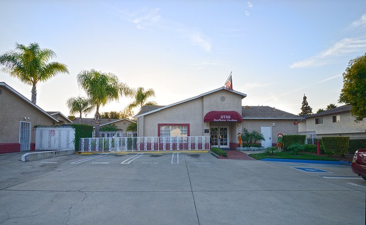 crescent-landing-at-santa-ana-memory-care-92704
