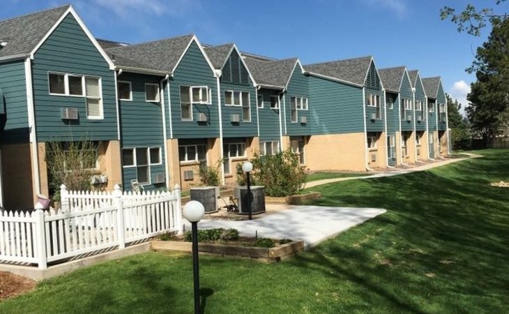 broadmoor-court-assisted-living-80906