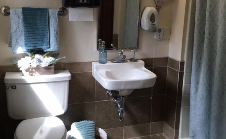 broadmoor-court-assisted-living-80906-30935_7