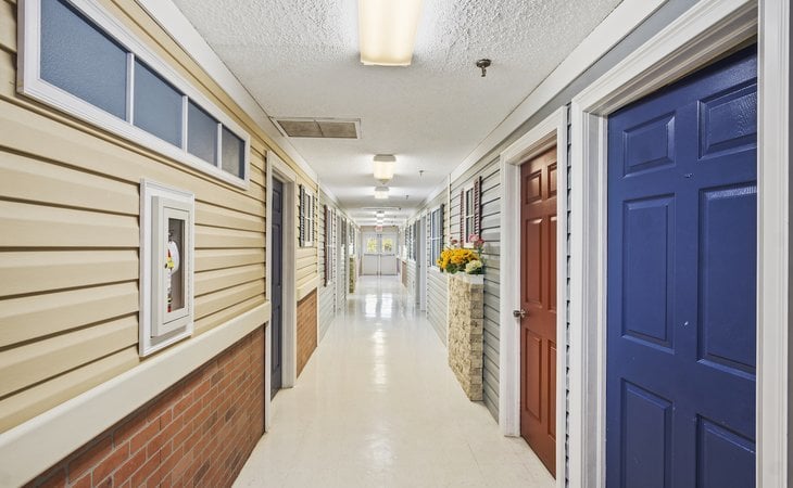 colonial-assisted-living-at-tampa-33612