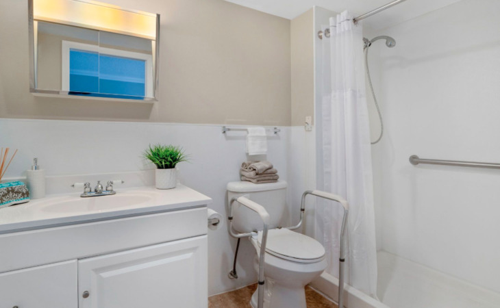 cresthaven-senior-living-33415-33519_8