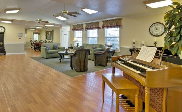 lakewood-senior-living-65810-38130_4