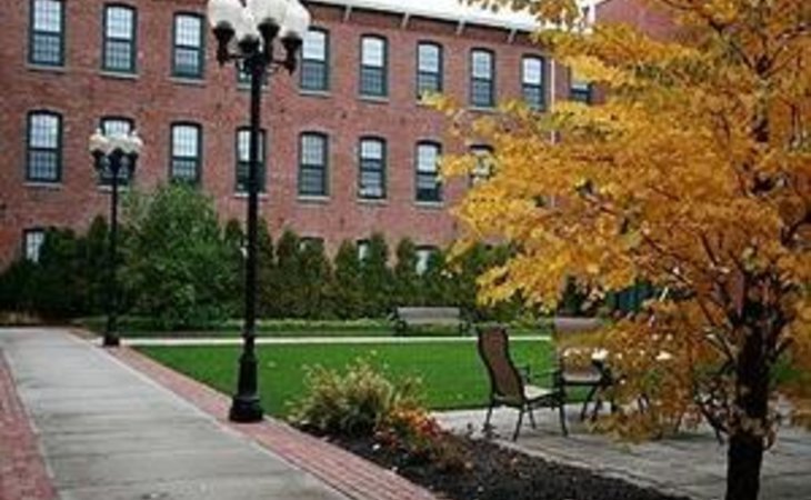 franklin-court-assisted-living-02809