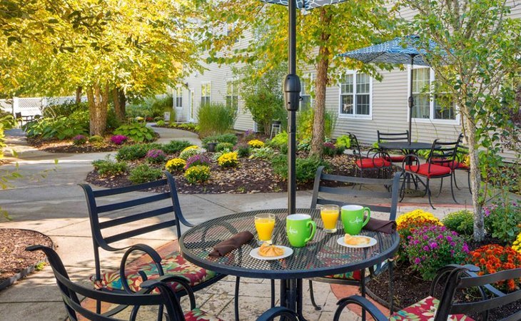 atria-aquidneck-place-02871-42143_10
