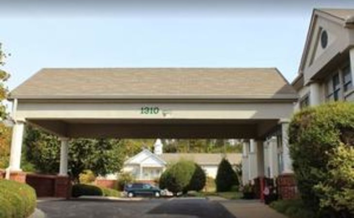 poplar-estates-senior-living-community-38401