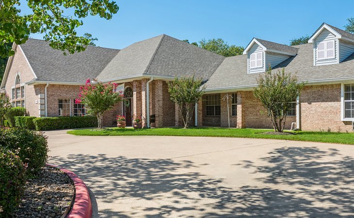 lucas-place-77703