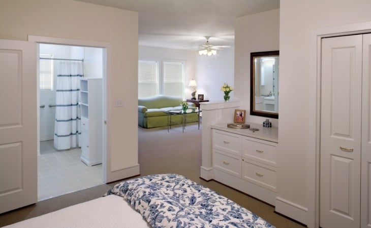 holly-hall-retirement-community-77054