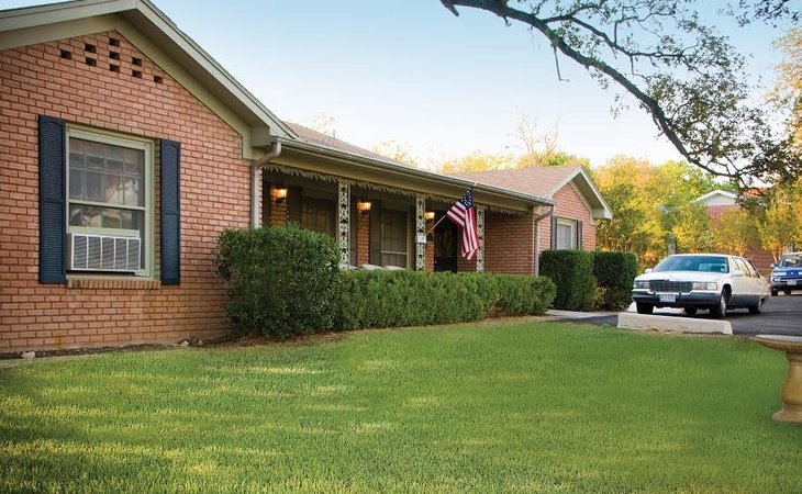 220-harper-assisted-residence-78028