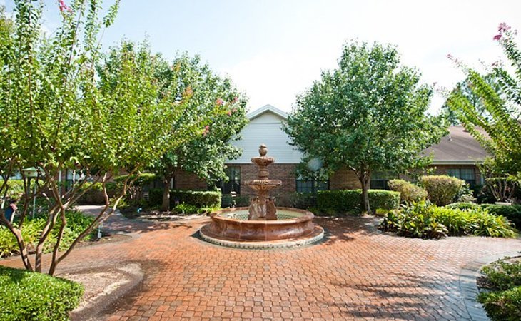 cambridge-square-assisted-living-77471