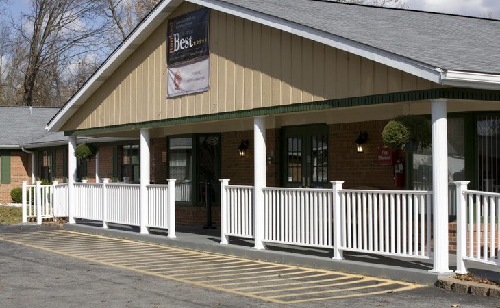 indian-creek-healthcare-center-47112-4473_5