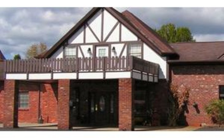 chateau-grove-senior-living-25504