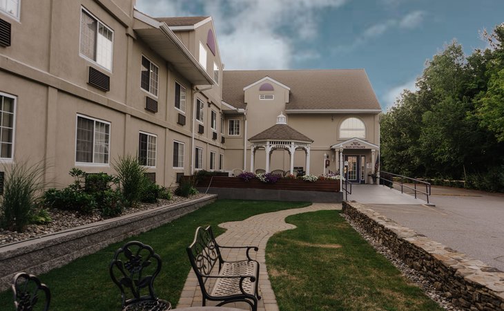 manor-on-the-hill-01453-48471_10