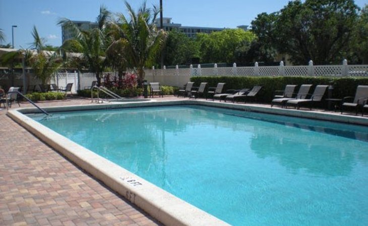 the-court-at-palm-aire-33069-4992_4