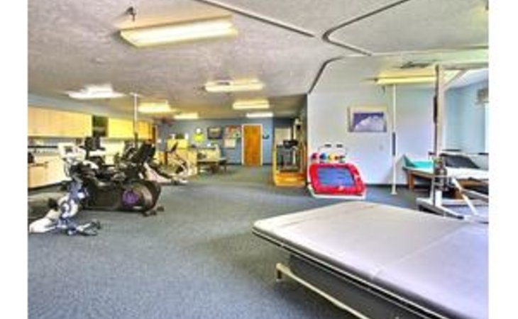 skyline-transitional-care-center-83705-5920_7