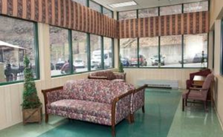 assisted-living-at-northern-riverview-10927-9646_2